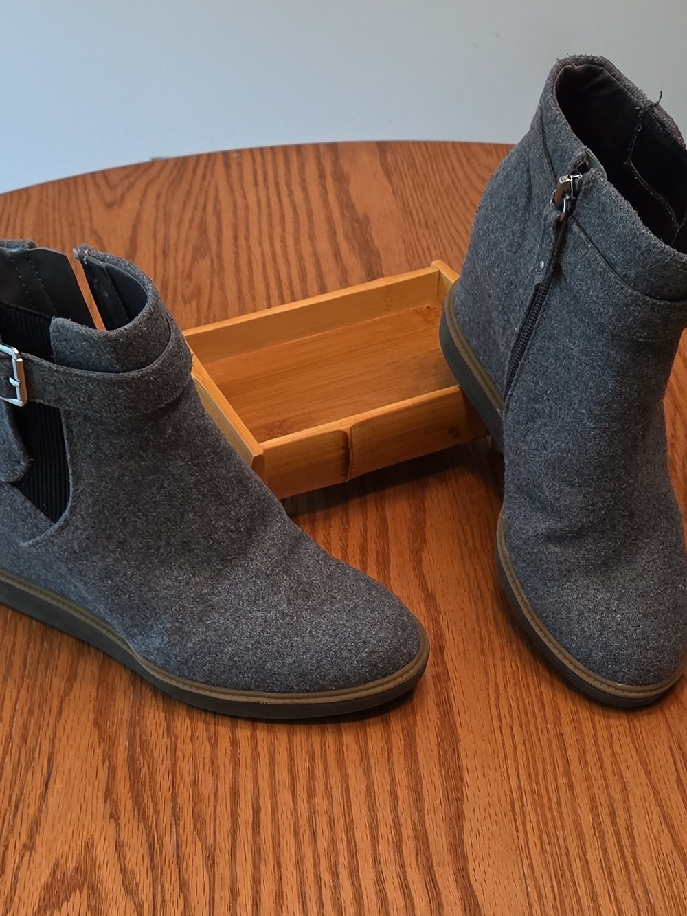 Dr. Scholl's Women's Gray Felt Ankle Wedge Bootie Round Toe Zip Buckle